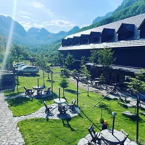  Pensión Alpine Albania